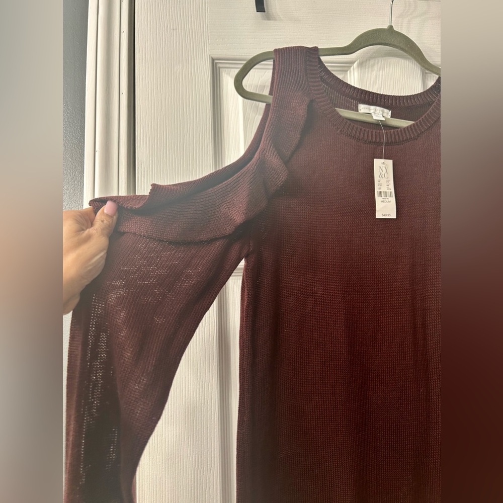 NY&CO Cold shoulder sweater size medium NWT wine colored